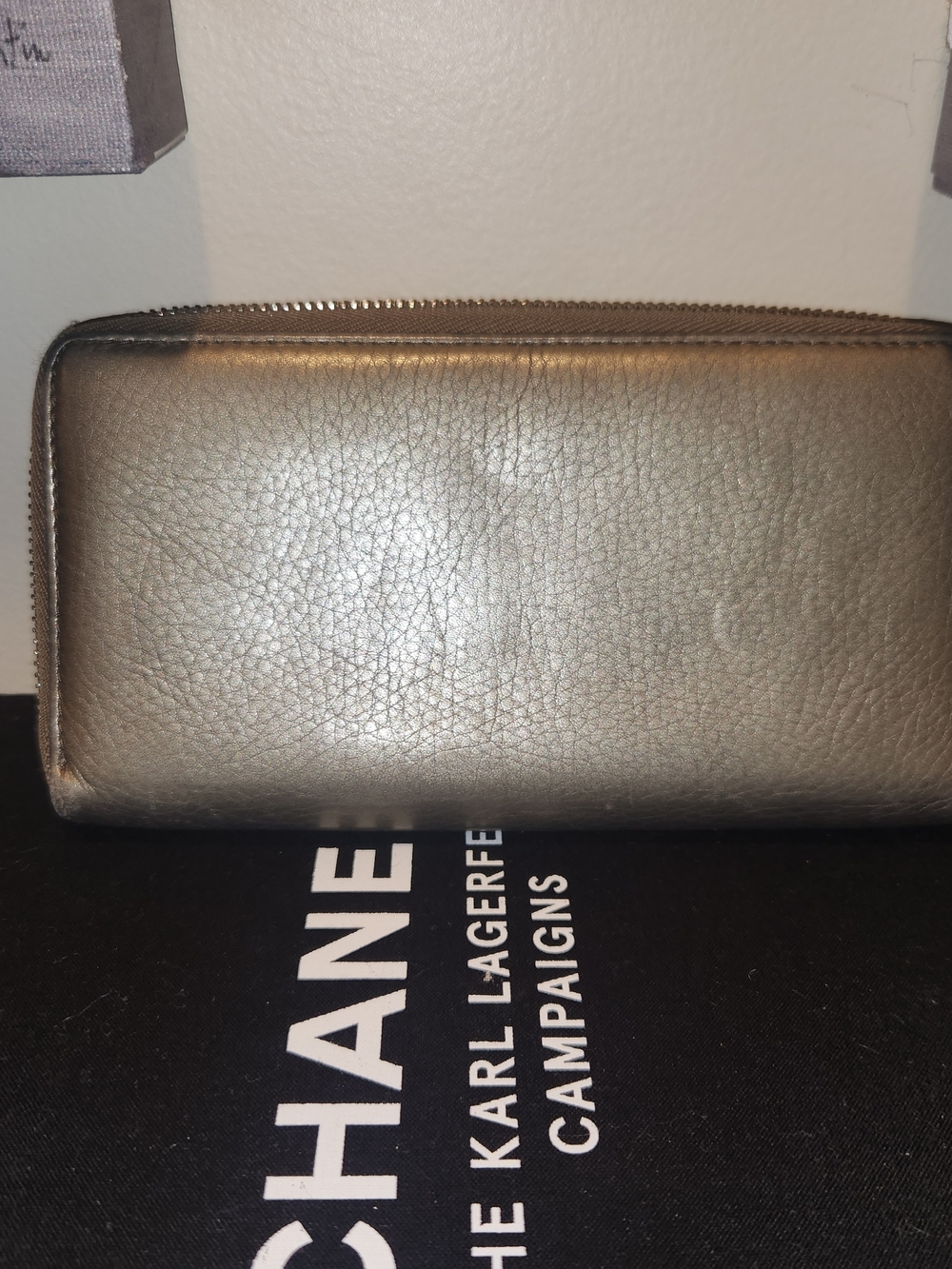 Gucci Metallic Bronze Zip-Around Leather Wallet with Tassel - Picture 2 of 6